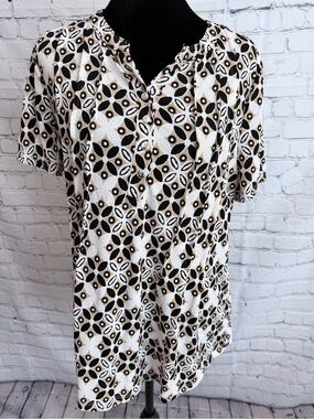Carolyn Taylor Beige and Black Patterned Short Sleeve Henley